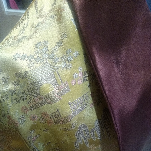 Golden Chinese Silk smoking jacket beautiful embroidery scenes - Picture 12 of 16